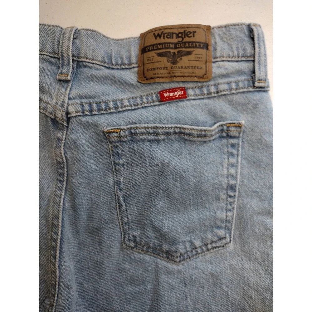 Wrangler Womens Light Wash Denim Cutoff Shorts Size 30 Distressed Frayed‎ Hem
